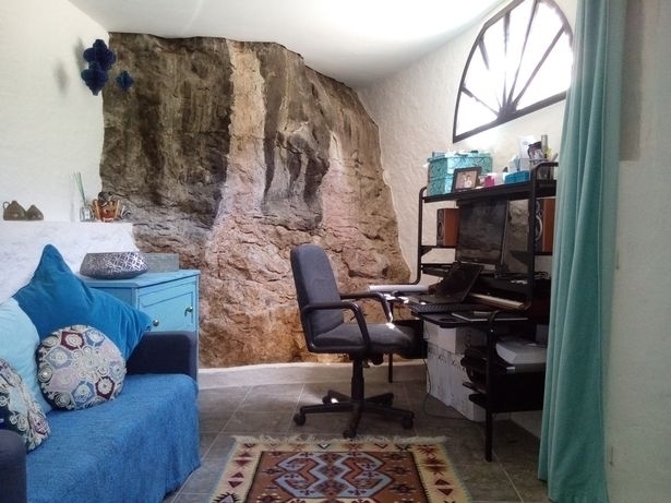 西班牙一居民家中竟藏有1.5亿年洞穴
