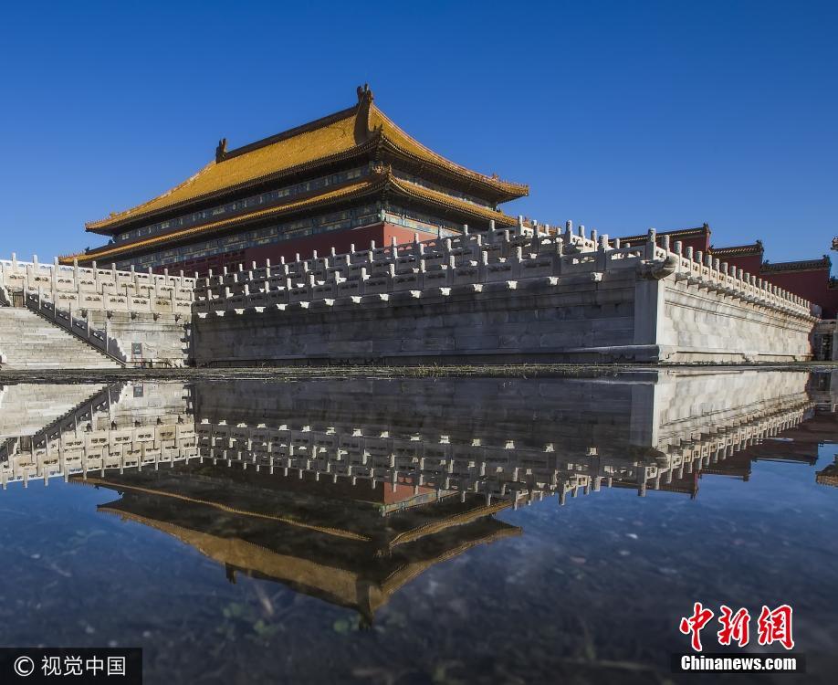 雨后北京开启蔚蓝模式 故宫现“天空之镜”