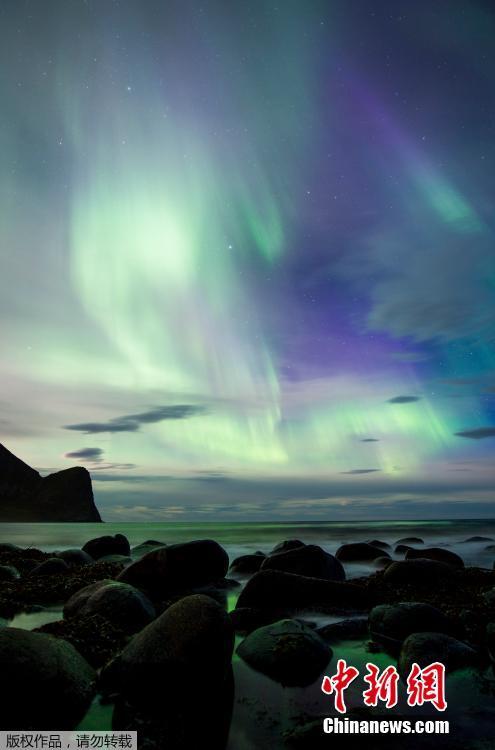 美得惊呆！挪威北极圈惊涛拍岸极光映天