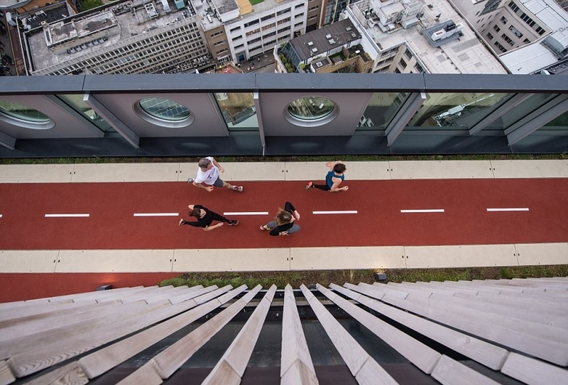 伦敦“最高”跑道 上班族楼顶跑步锻炼