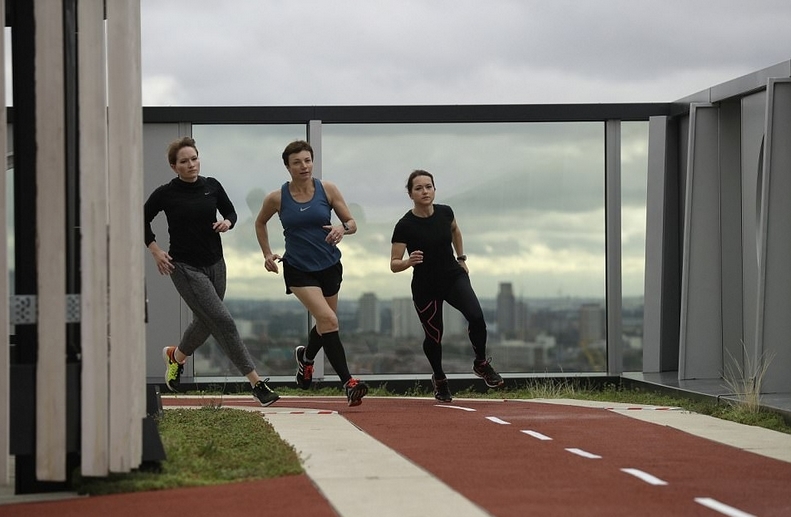 伦敦“最高”跑道 上班族楼顶跑步锻炼