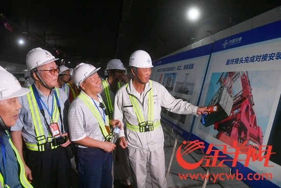 9月28日,港珠澳大桥技术专家们参观港珠澳大桥 9月28日,港珠澳大桥技术专家们参观港珠澳大桥