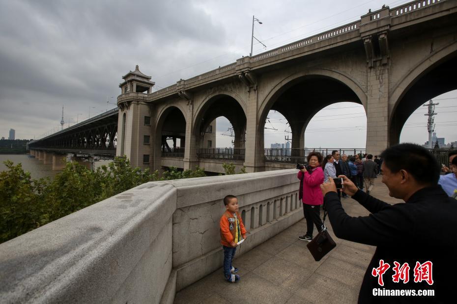 武汉长江大桥建成通车60周年