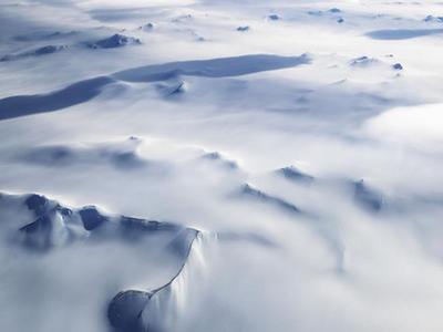 NASA观测南极半岛山脉冰川 纯白天地如梦似幻