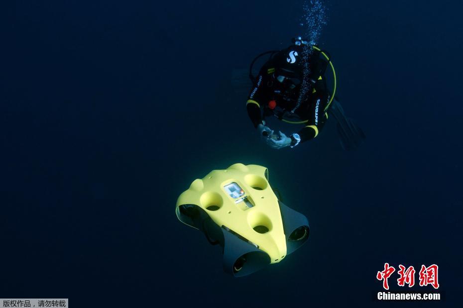 全球首创“潜拍”无人机 可轻松捕捉海底景色