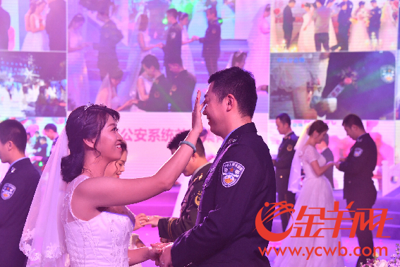 警服+婚纱!近160对警队新婚夫妇踏过鹊桥