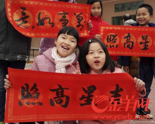 年味飘荔乡 增城人忙逛迎春花市