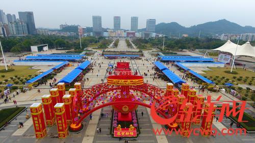 年味飘荔乡 增城人忙逛迎春花市