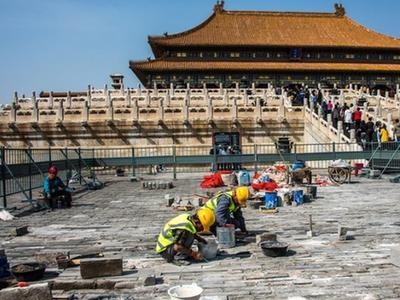 北京故宫修缮进行时 开始对破损地面动“手术”