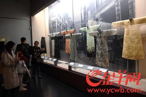 一场“香港长衫”秀在粤开演 205件套藏品述说百年故事 一场“香港长衫”秀在粤开演 205件套藏品述说百年故事