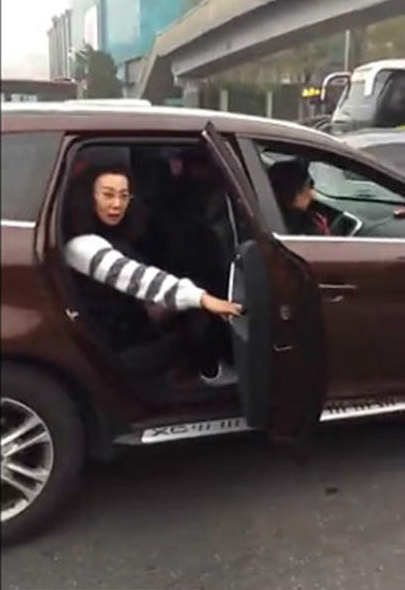 北京 女乘客辱骂的哥 下等人 网友人肉:嘴贱让你