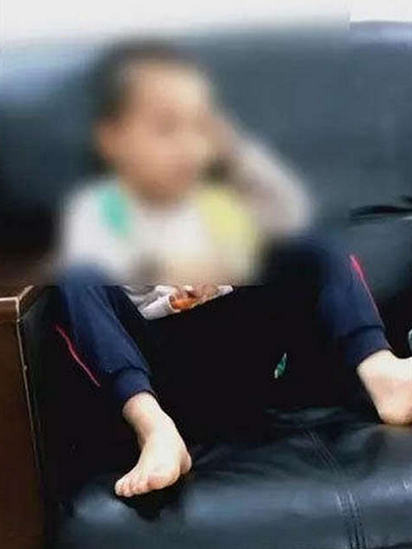  广州4岁男童下体滴血 称被老师扯的｜雨止天晴！正确晒被子姿势get，但是……