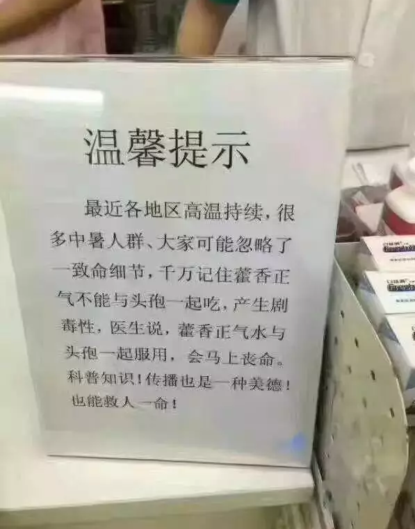 深圳救護車遇堵車 沿途私家車紛紛避讓 深圳救護車遇堵車 沿途私家車紛紛避讓
