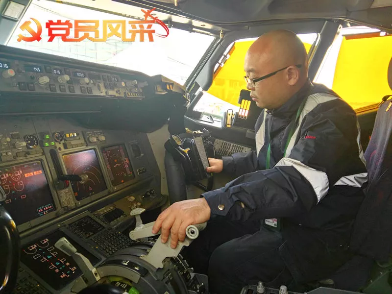 银鹰“放飞人”邹海双,11年安全放行飞机2万6千架次 银鹰“放飞人”邹海双,11年安全放行飞机2万6千架次