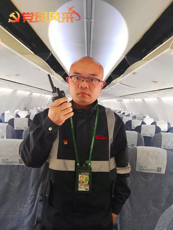 银鹰“放飞人”邹海双,11年安全放行飞机2万6千架次 银鹰“放飞人”邹海双,11年安全放行飞机2万6千架次