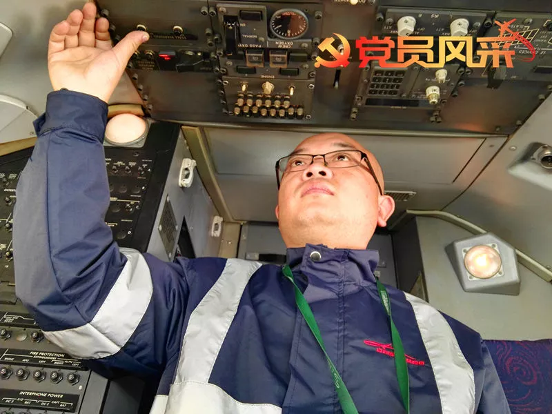 银鹰“放飞人”邹海双,11年安全放行飞机2万6千架次 银鹰“放飞人”邹海双,11年安全放行飞机2万6千架次