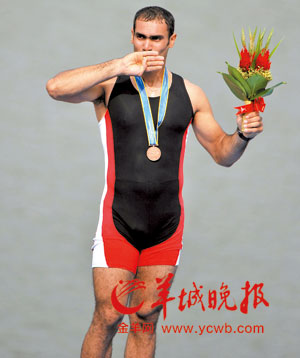 旧艇划回来的铜牌 伊拉克获首枚广州亚运奖牌