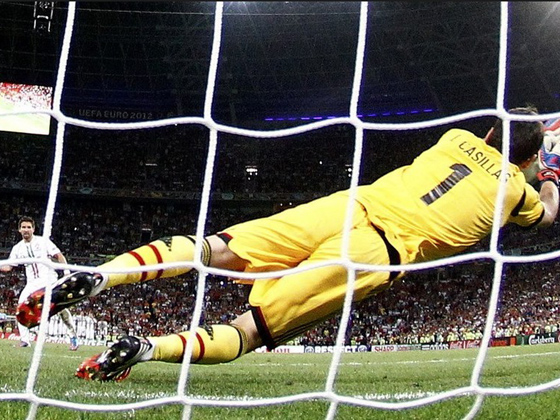 欧洲杯半决赛：西班牙4-2葡萄牙