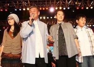 赵本山家人照片曝光:妻子高挑美艳