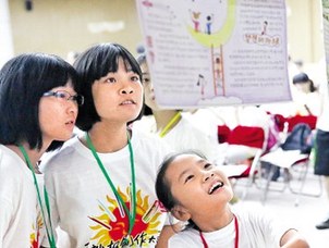 羊城晚报手抄报大赛迎来18周岁