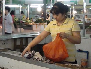 德政街市撤场 摊主街坊均不舍
