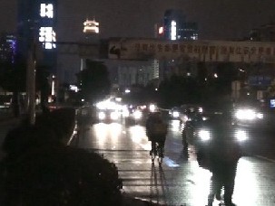 黄埔大道没路灯 缺失数年未获重视
