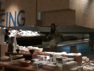 《观看:六个影像的盒影》今天开展