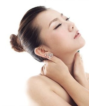 颈部保健操保持少女好状态 金羊女性 金羊网