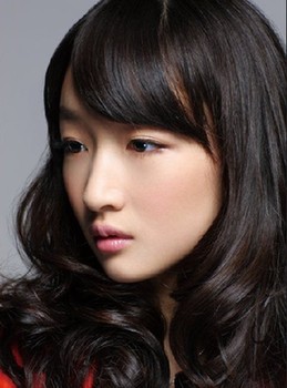 周冬雨最新时尚写真　笑容璀璨清纯迷人