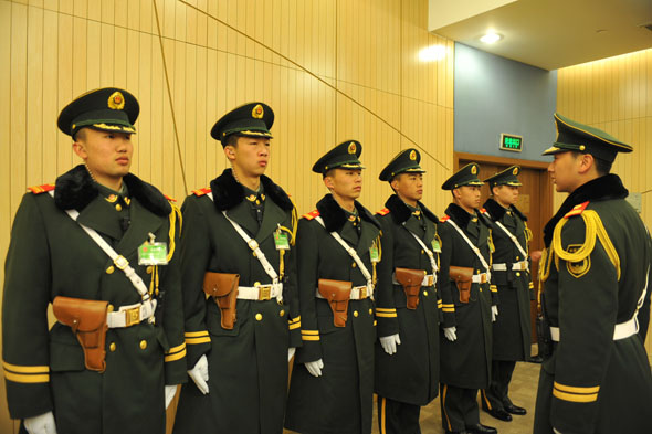 [组图]探访两会安保武警官兵的执勤生活