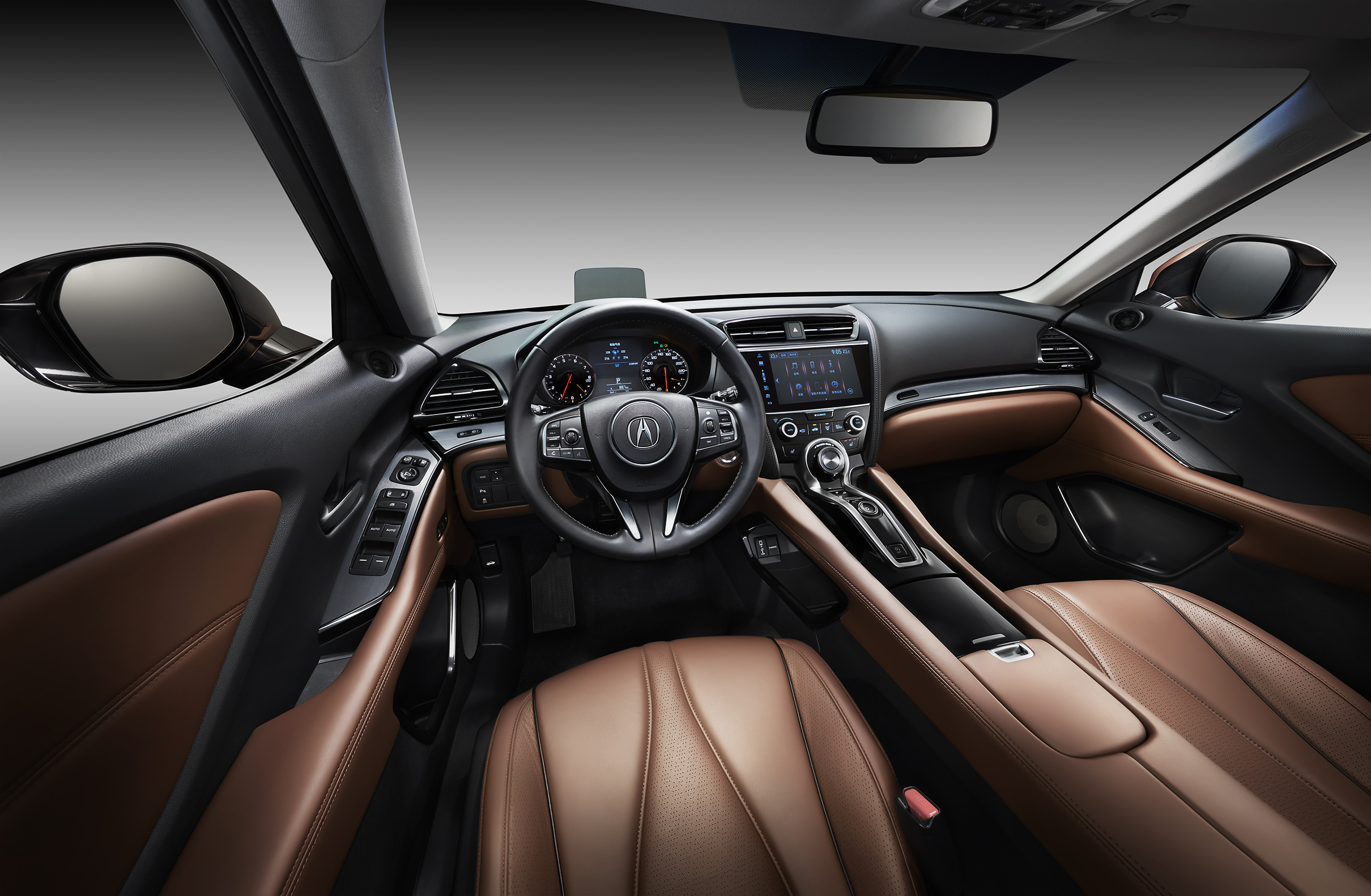 不过cdx的中控区域并未像大多数讴歌车型两块多媒体屏幕的布局,除此以