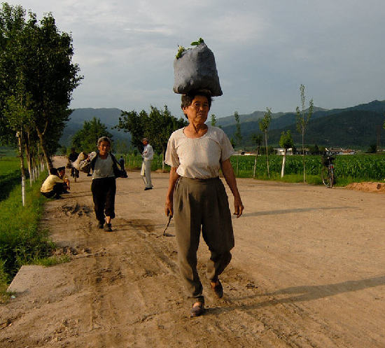 偷拍朝鲜老百姓真实生活(组图)