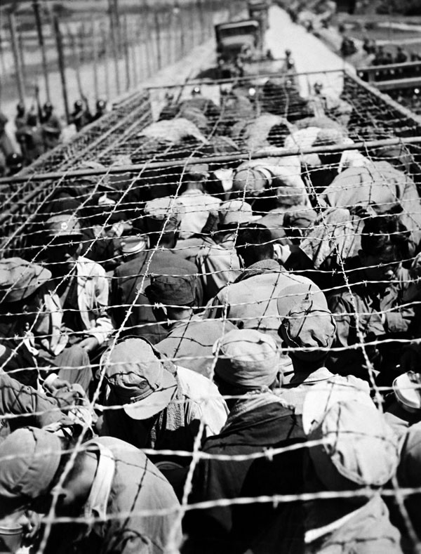 美军镇压巨济岛战俘暴动