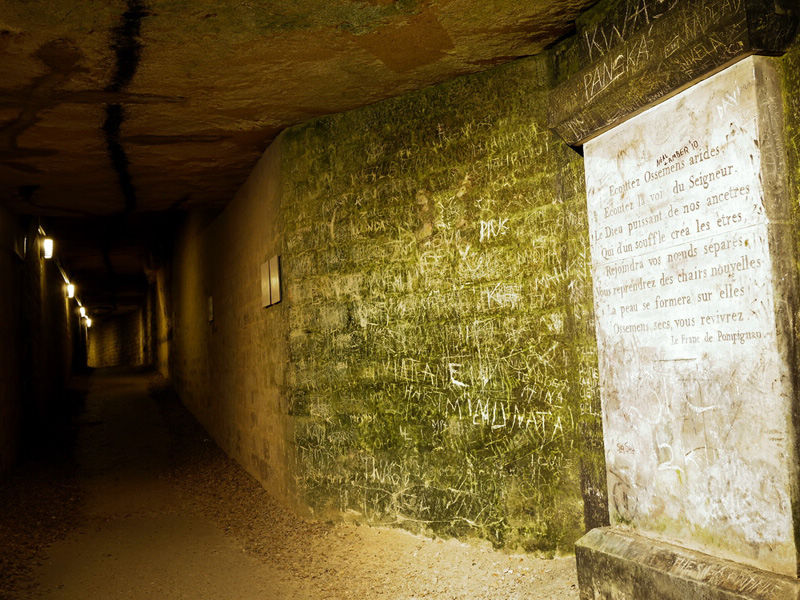 探秘惊悚的巴黎地下墓穴