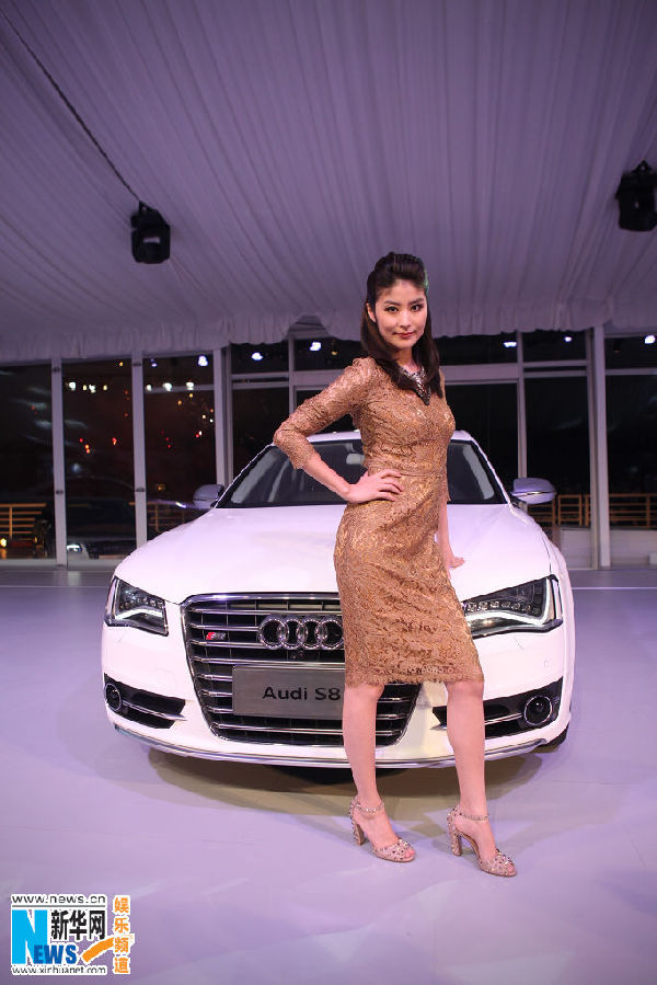 辣妈陈慧琳过足"车模"瘾 身材高挑尽显女王范