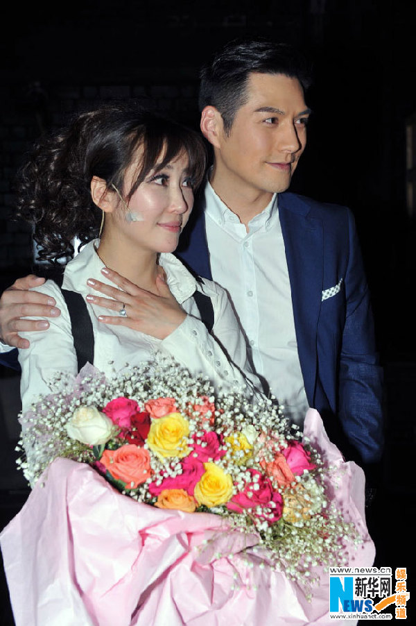 组图:严宽惊喜求婚狂飙泪 钻戒加灵魂圈住杜若溪