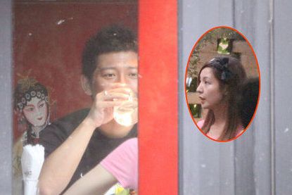 网曝胡海泉隐婚超生 妻子女儿出行照曝光