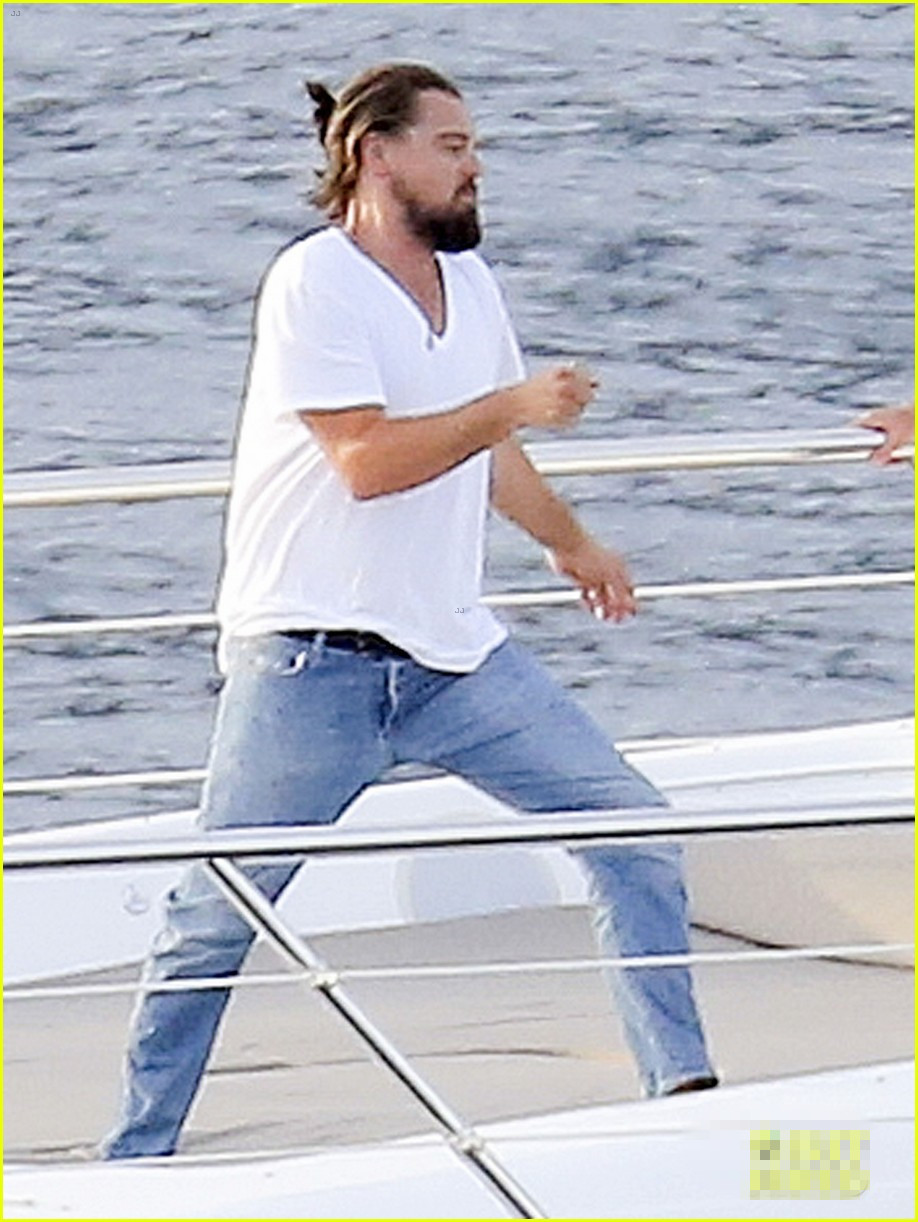 就是这麼自信!发福男神莱昂纳多秀功夫