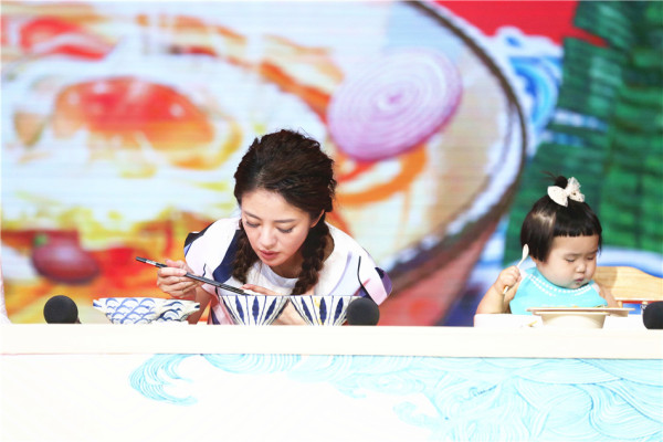 汪涵节目钦点儿媳? "吃播萌娃"小蛮萌化众人