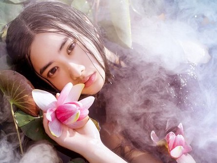 校花杨可人体艺术写真曝光 出水芙蓉似仙子