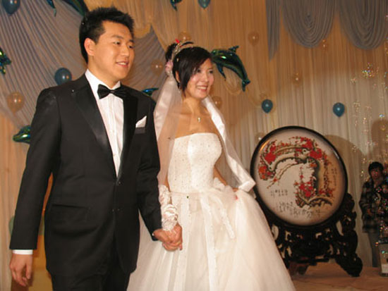 庞伟杜丽保定拜堂成亲成为中国首对奥运夫妻