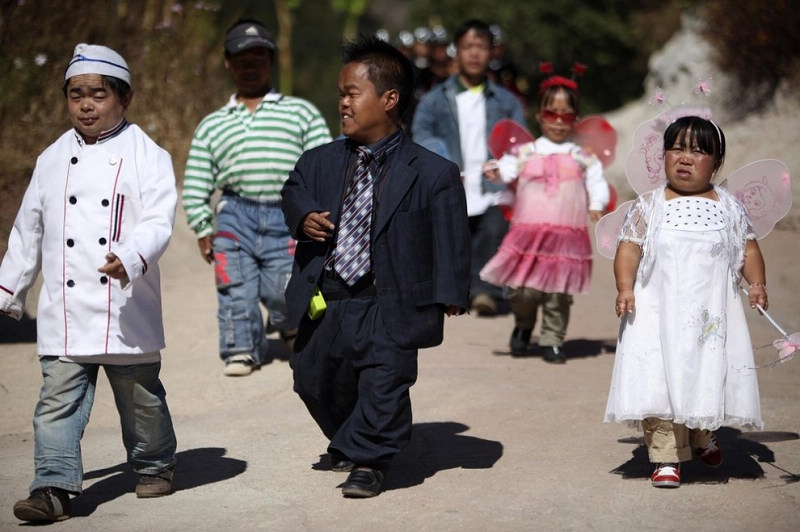 【国内探秘】探访昆明"小人国"里的袖珍生活(组图)