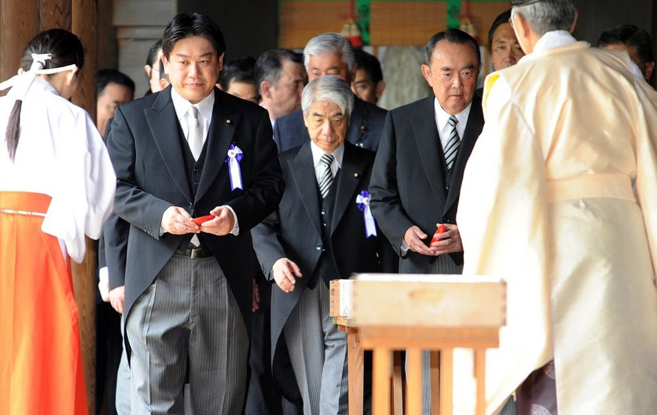 日本现任政府官员首次参拜靖国神社