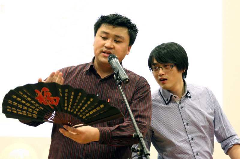 柏林工业大学留学生刘辉和高耸表演相声《完美生活》.