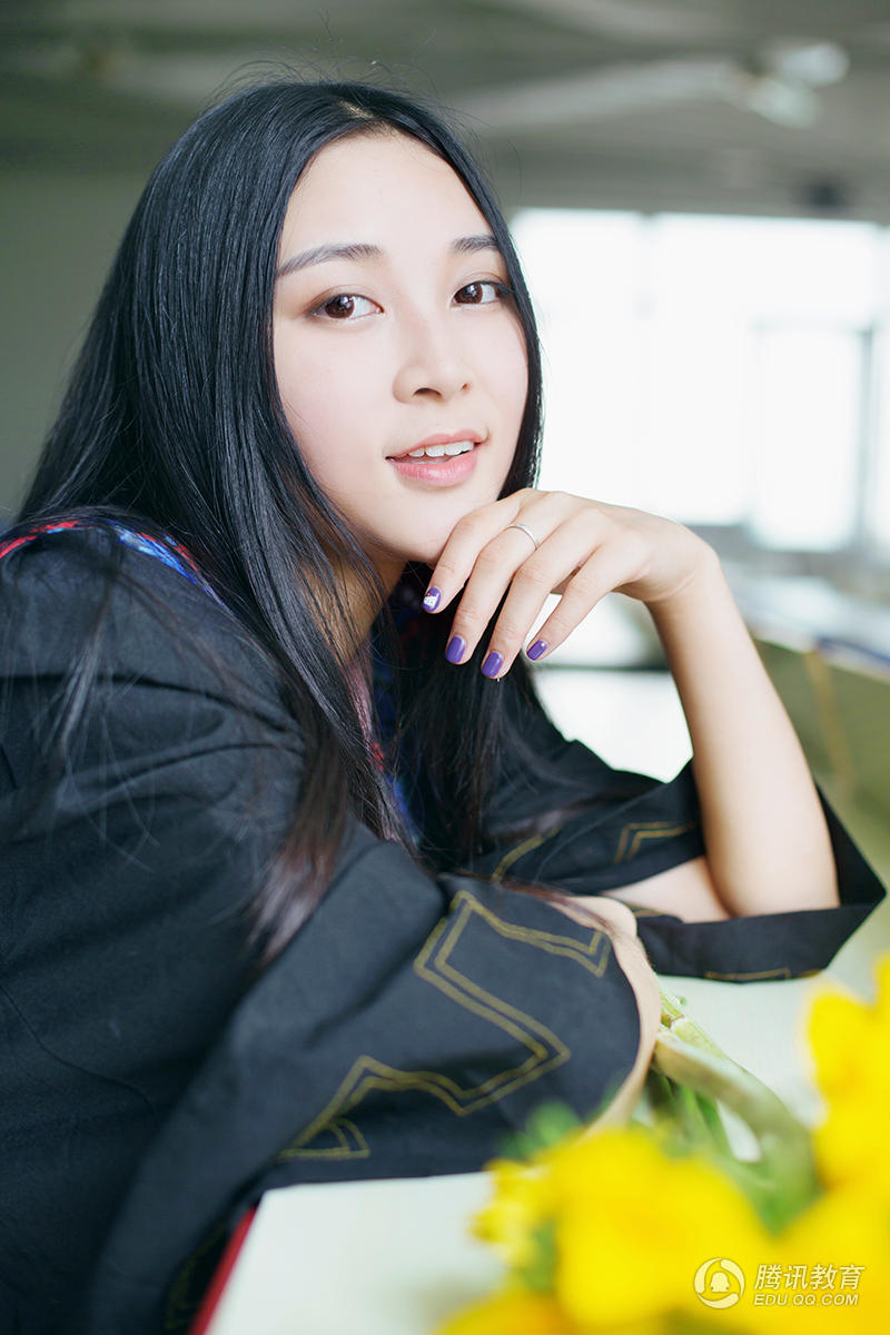 学霸女神毕业照惊艳 已成律政佳人