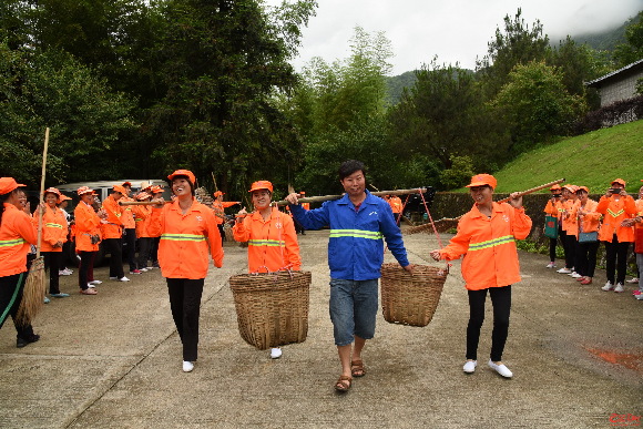 商业中心平均人口密度_人口密度图(3)