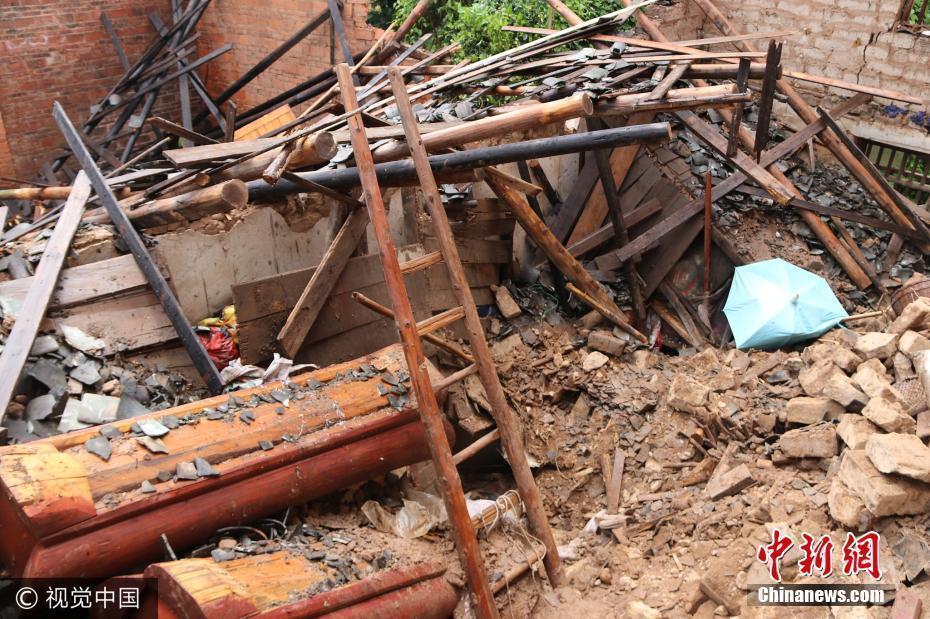 雨天致瓦房倒塌 兩90歲高齡老人幸運生還