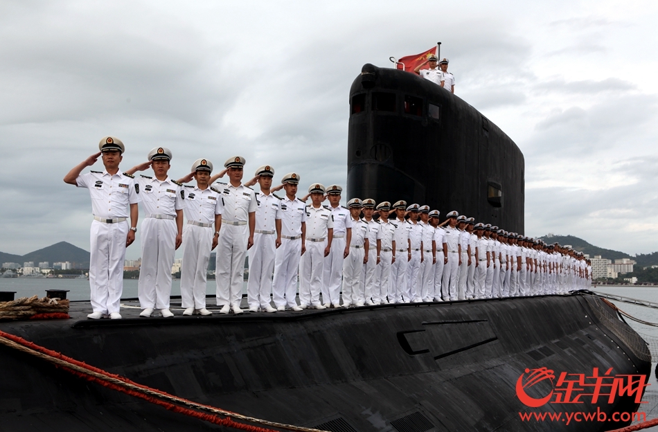 海军372潜艇官兵群体. 通讯员 高毅 摄