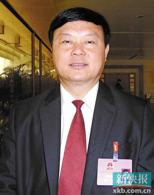 吴木生:建议政府放开非公企业"集体户口"